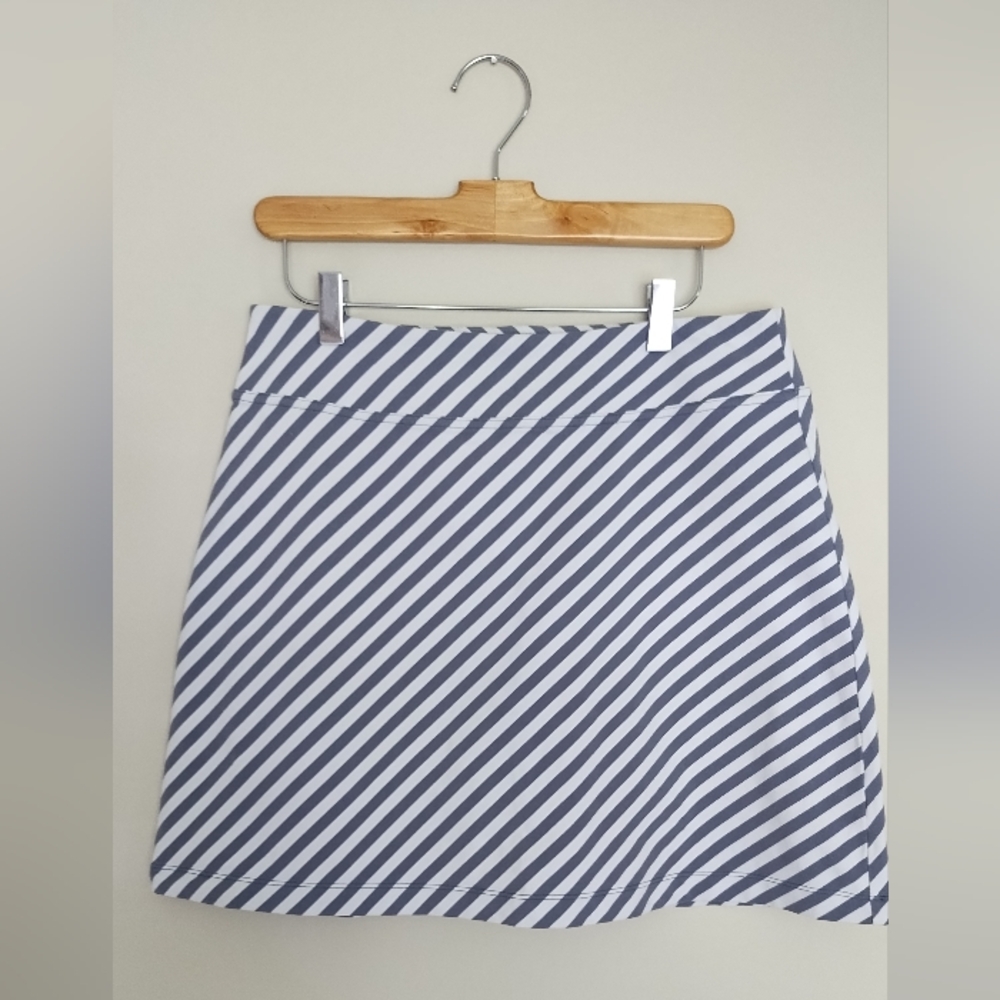 Athleta Skort - Grey White Stripe - Medium - VGUC